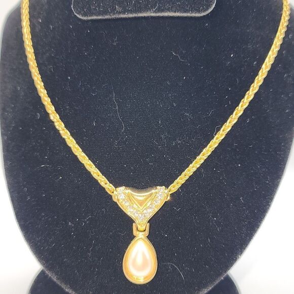 Vintage Monet Pendant drop Made W/11 Swarovski Crystals On Top the pendant - Picture 2 of 9